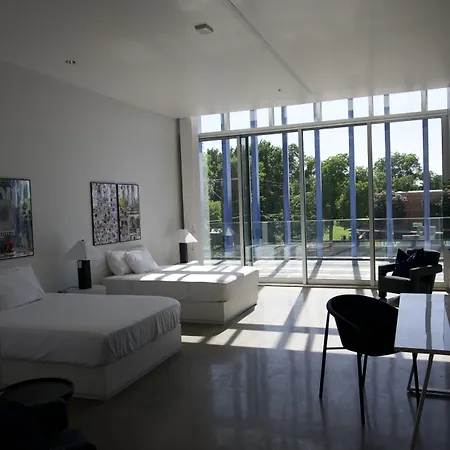 Hotel Revel