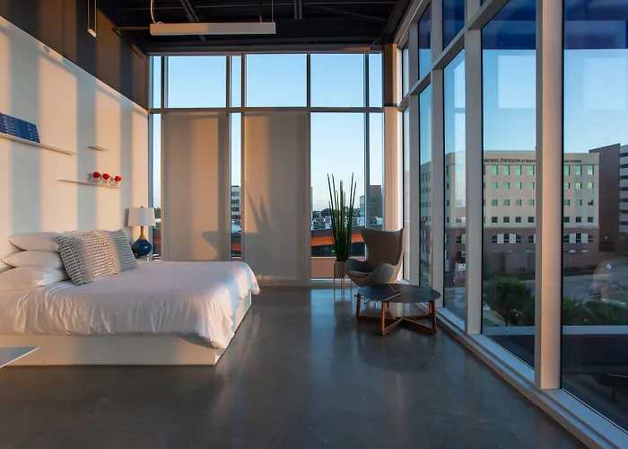 Hotel Revel
