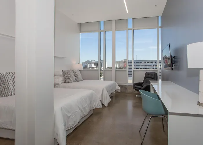 Hotel Revel
