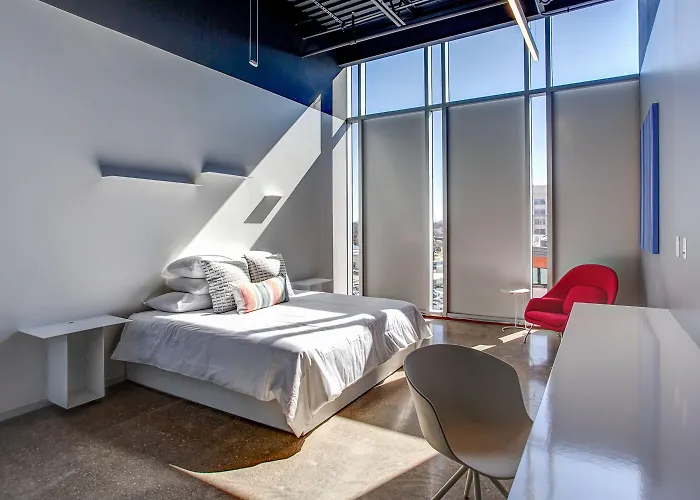 Hotel Revel